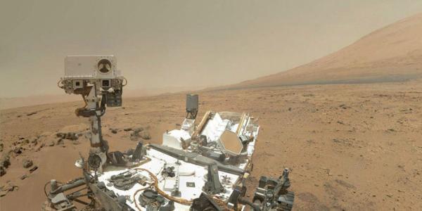 “美国宇航局 好奇号 探测器捕获了18亿像素的火星全景图
