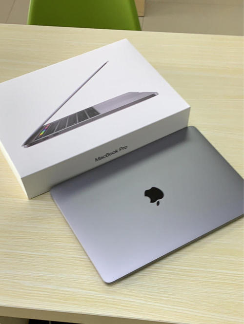 “一台13英寸的MacBook Pro笔记本电脑售价3599美元