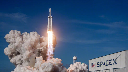 “美国太空探索技术公司SpaceX推出了他们的第一个联合宇航