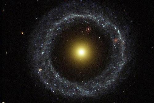 “环状星系R5519可能是在早期宇宙中两个星系发生大规模灾难