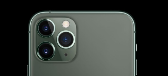 “iPhone配备一颗特殊的潜望式长焦摄像头