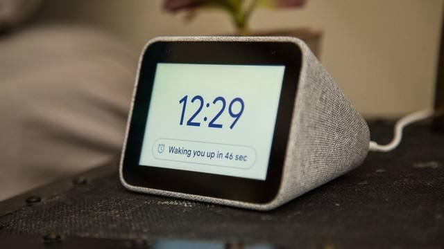 “联想推出了由Google Assistant支持的新型智能时钟