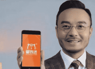 知名主持人汪涵曾为爱钱进代言不少受害者举横幅求还钱